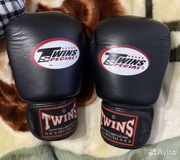 Боксерские перчатки twins 12