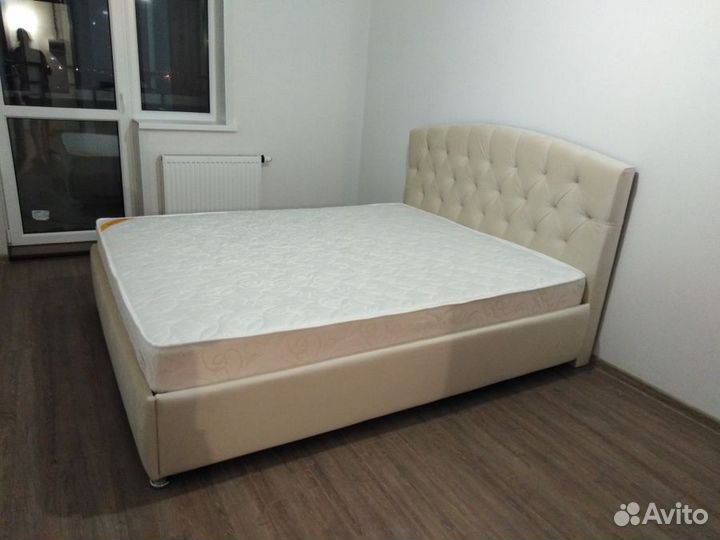 Кровать с матрасом