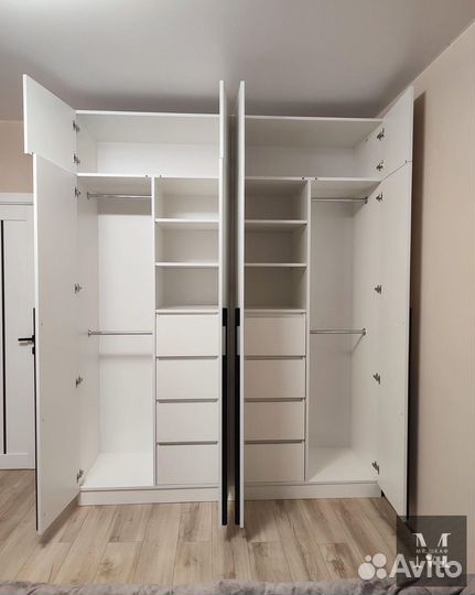 Встроенный распашной шкаф