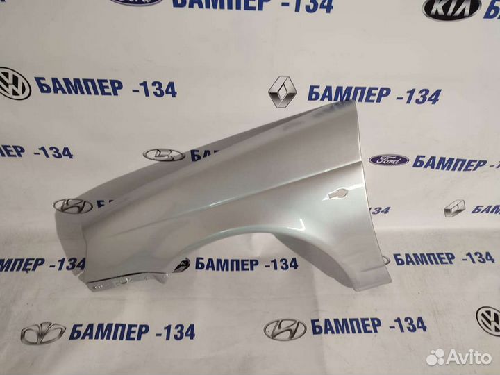 Крыло пластик переднее левое приора серебристый