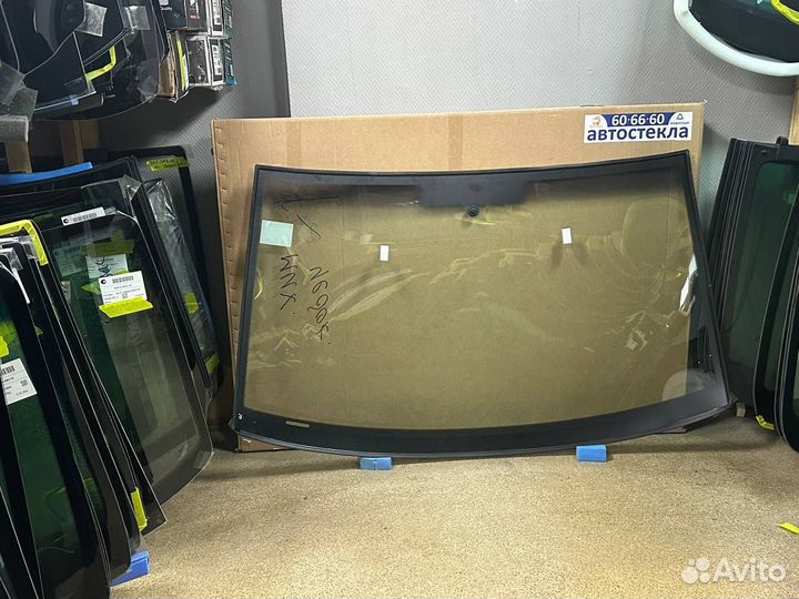 Лобовое стекло Volkswagen Transporter T5