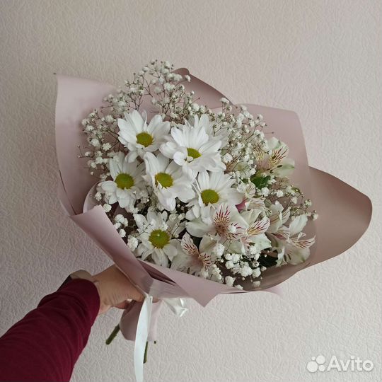 Букет из хризантемы и альстромерий