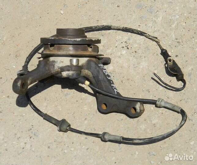 Кулак поворотный левый VW Passat B3 1.8