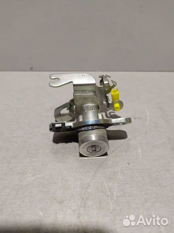 Замок багажник Toyota Corolla 2011