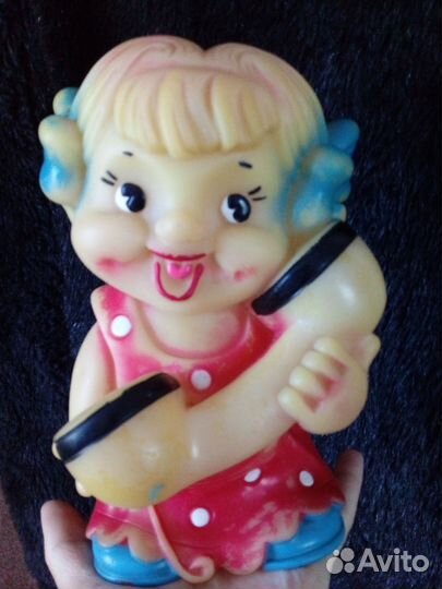 Кукла с телефоном