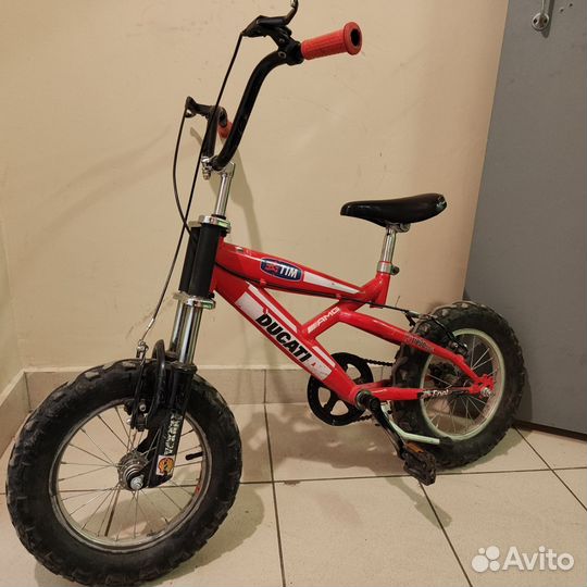 Отличный велосипед Ducati. На возраст 5-8 лет