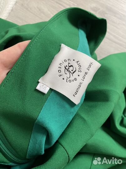 Платье нарядное 44 размер