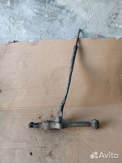 Рычаг нижней подвески правый Honda Accord 6