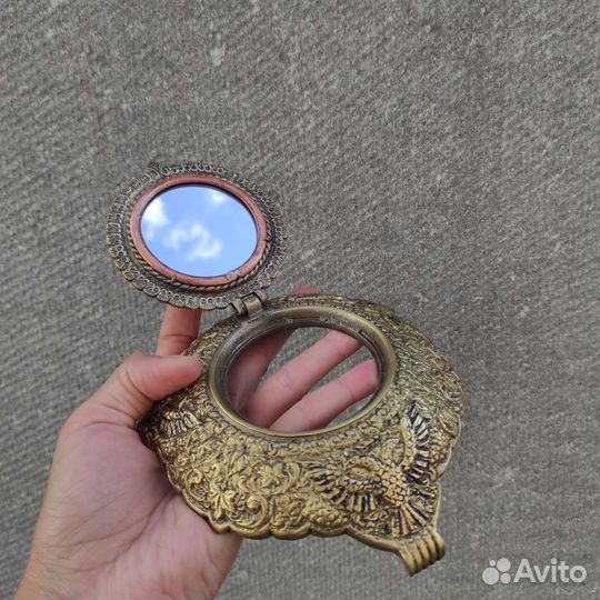 Старинная пудреница бронза