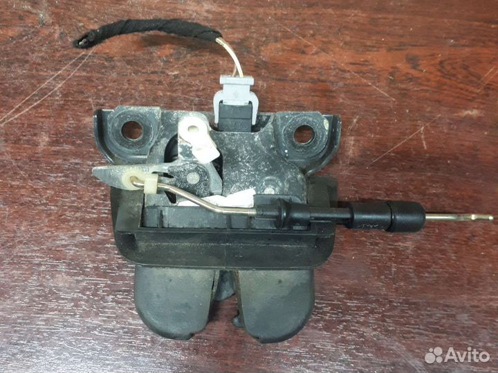 Замок багажника ауди а6 с5