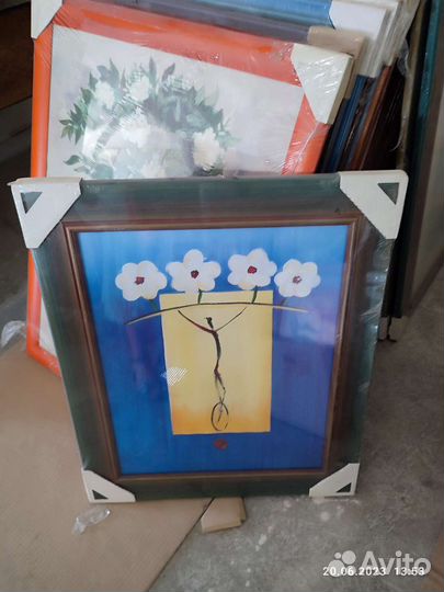 Картина в рамке под стеклом