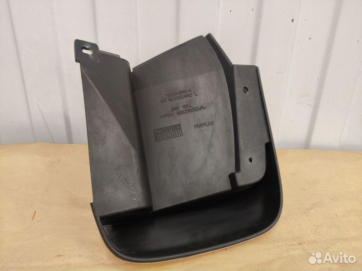 Задний левый брызговик Honda Civic 8 4D