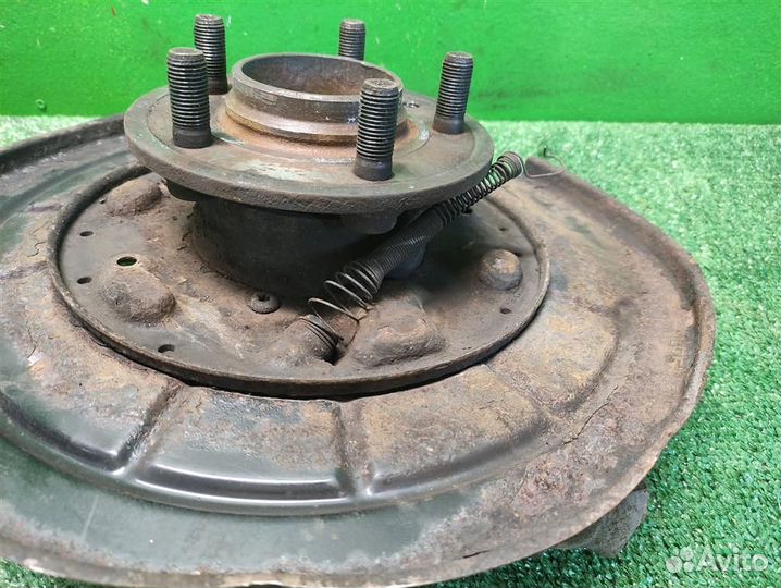 Кулак задний левый Land Rover Discovery 4 2010