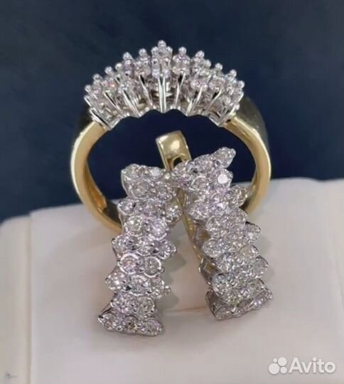 Золотой комплект с бриллиантами