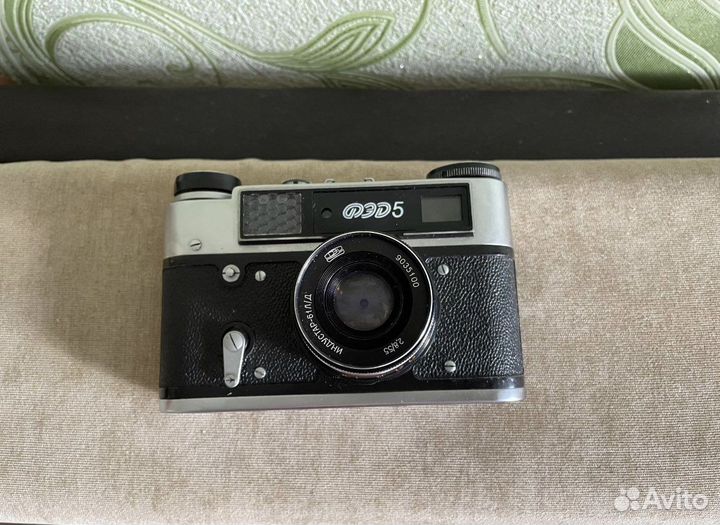 Плёночный фотоаппарат polaroid 636 и фэд5