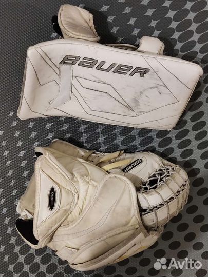 Вратарские блин(L) и ловушка(R) Bauer