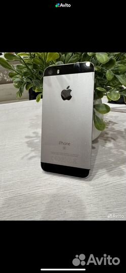 iPhone SE, 64 ГБ
