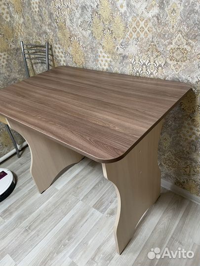 Кухонный стол