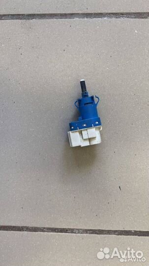 Датчик стоп-сигнала Land Rover Discovery 3 2006