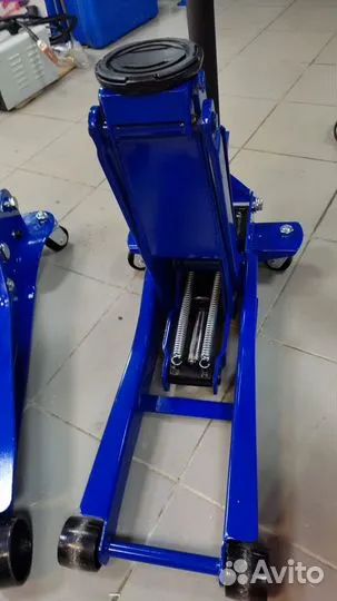 Домкрат Низкопрофильный с педалью 3т