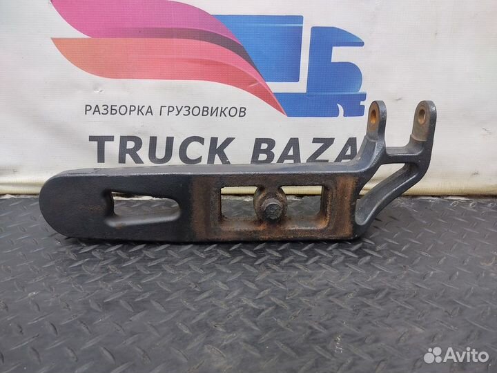 Кронштейн переднего амортизатора нижний левый