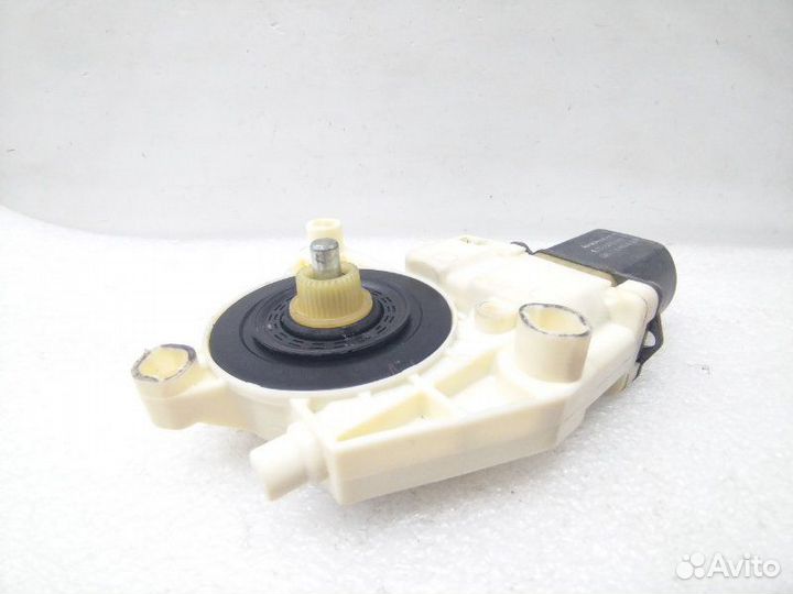 Моторчик стеклоподъемника передний правый