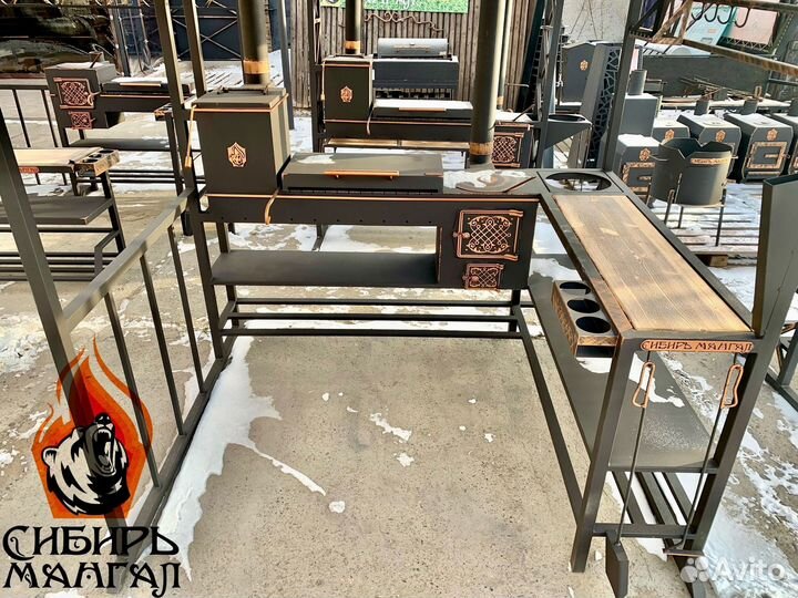 Мангал «Ермак» с разделочным столом, под крышей