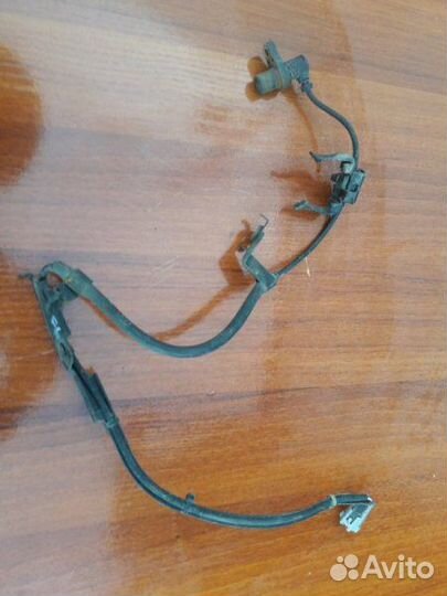 Датчик abs передний левый Toyota Harrier