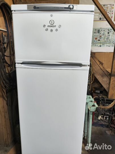 Холодильник indesit st 145