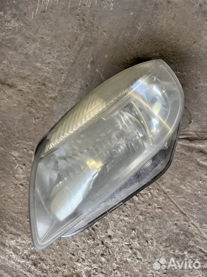 Skoda fabia 2 фара передняя левая
