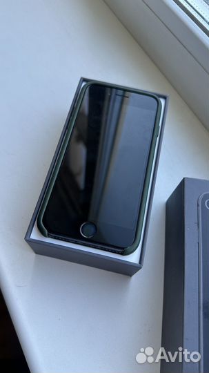 iPhone 8, 64 ГБ