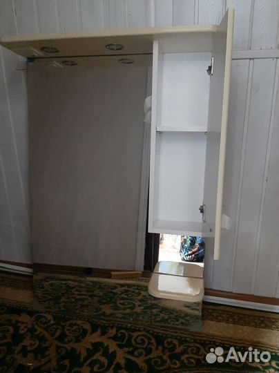 Зеркало со шкафом в ванную б/у