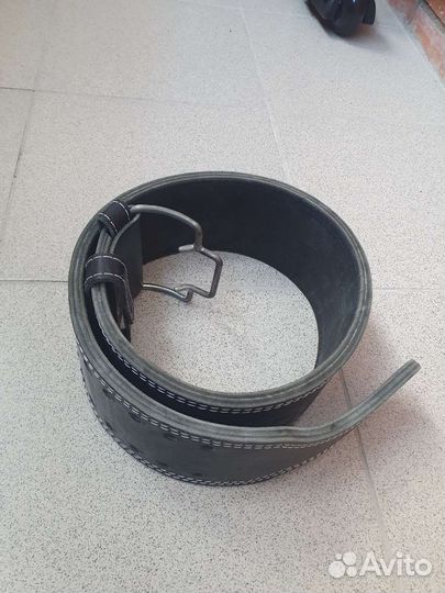 Тежелоатлетический пояс и наколенники