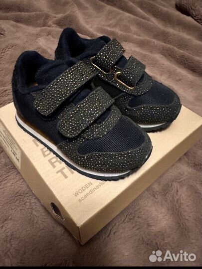 Кроссовки для девочки