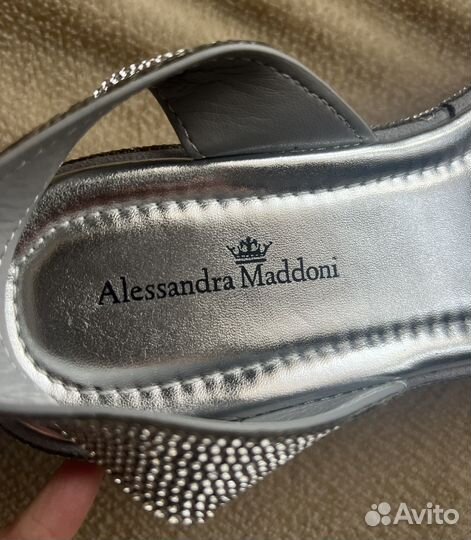 Босоножки в стразах вечерние