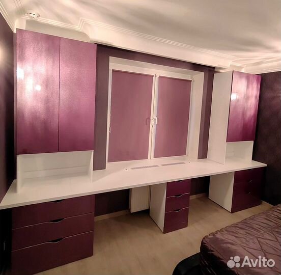 Рабочая зона в углу у окна