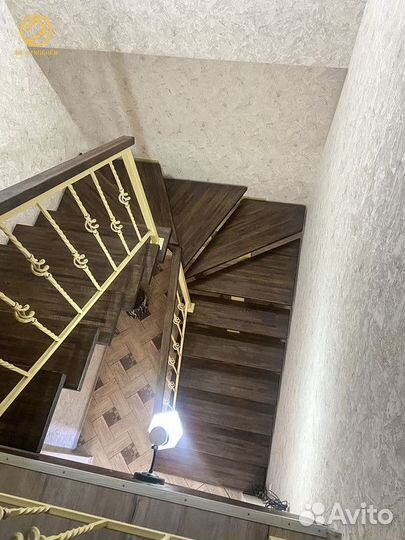 Лестница на металлокаркасе / Лестница межэтажная