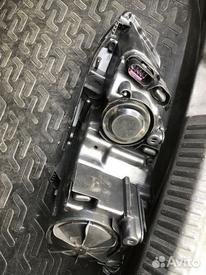 Фара права фольцваген поло