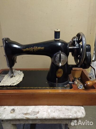Старинная швейная машинка г.Подольск