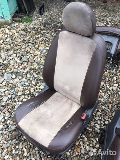 Toyota funcargo комплект чехлов