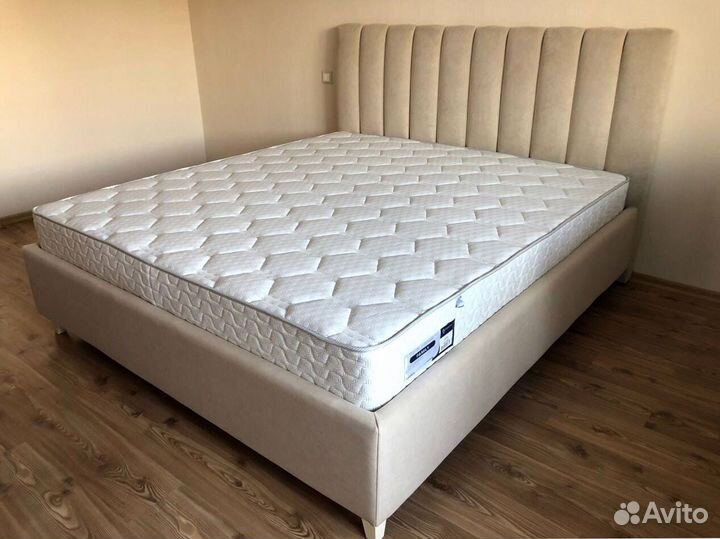 Кровать с изголовьем