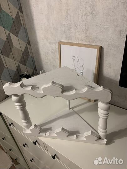 Полка угловая настенная