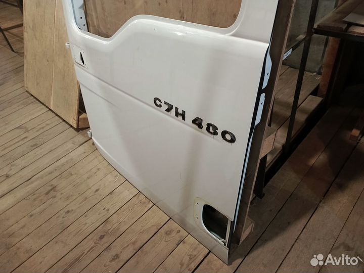 Дверь левая sitrak C7H окрашенная белая с петлями