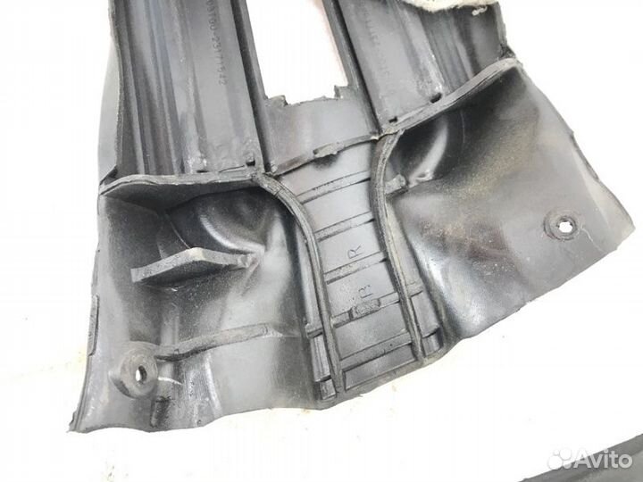 Уплотнитель ш-образный правый Subaru Forester SG5