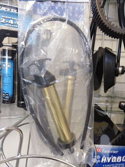 Насос для откачки масла в лодочном двигателе