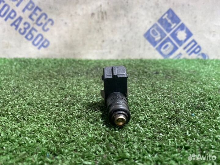 Форсунка топливная Renault Fluence седан 1.6