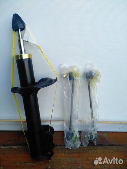 Стойки перёд 323F хэтчбэк