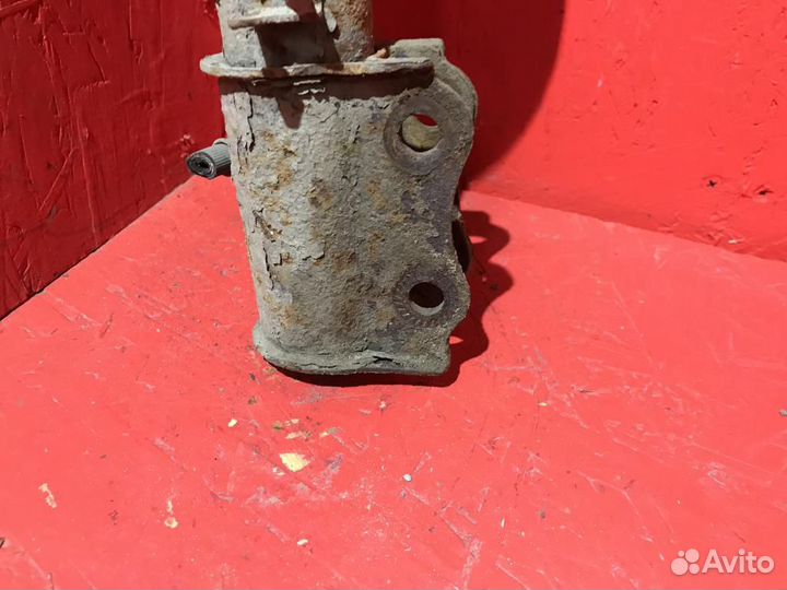 Амортизатор передний правый Киа Рио 1