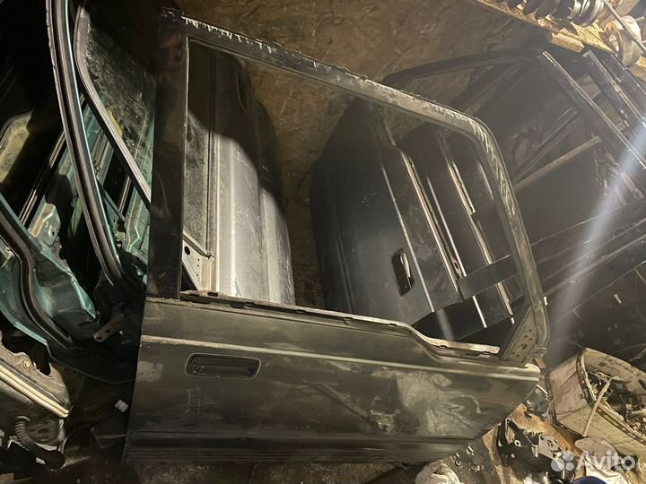 Suzuki escudo td01w передняя правая дверь