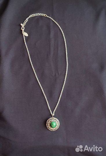 Кулон с зелёным камнем, на цепочке